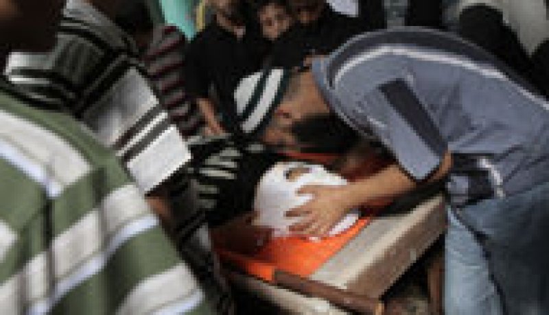 إستشهاد فلسطينيين بغارات إسرائيلية