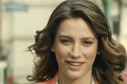 سيريناي ساركايا النجمة التركية ترجع إلى عشرينات القرن الماضي