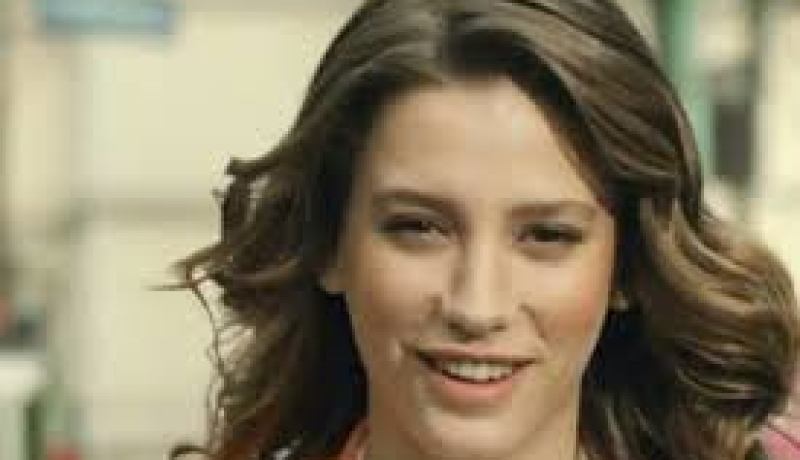 سيريناي ساركايا النجمة التركية ترجع إلى عشرينات القرن الماضي