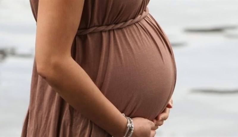 إمرأة صينية تحمل جنينها 17 شهرا
