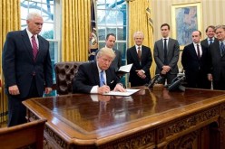 ترامب يوافق على استقالات لمسؤولين كبار بوزارة الخارجية