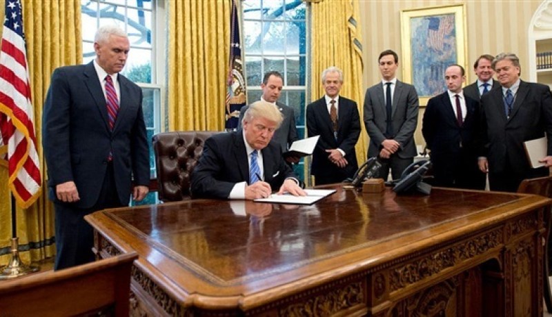 ترامب يوافق على استقالات لمسؤولين كبار بوزارة الخارجية