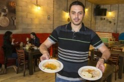 مطعم اسرائيلي يقدم خصما للعرب واليهود في حال تشاركوا طاولة واحدة