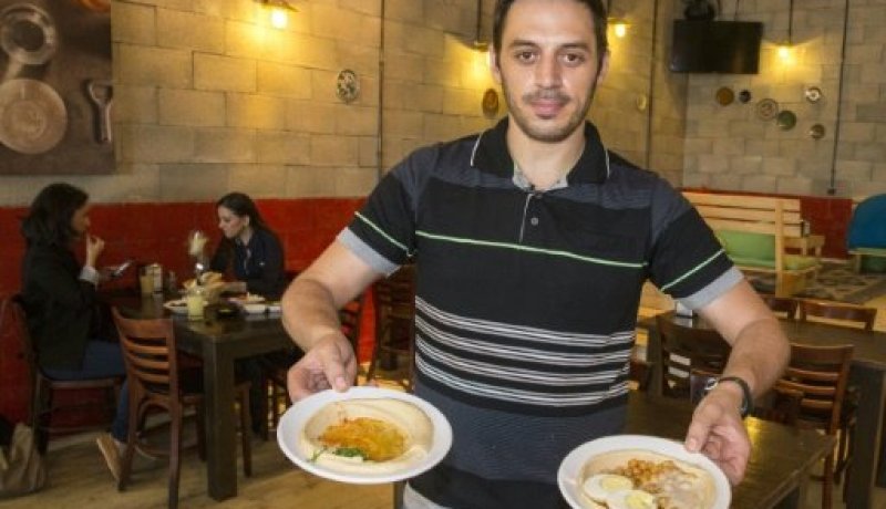 مطعم اسرائيلي يقدم خصما للعرب واليهود في حال تشاركوا طاولة واحدة