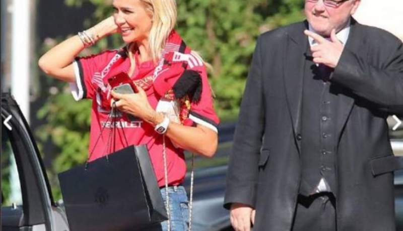 ملكة جمال روسيا السابقة تزور مانشستر يونايتد