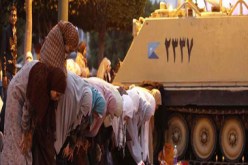 خطيب الجمعة في ميدان التحرير يدعو المعتصمين الثبات حتى النصر