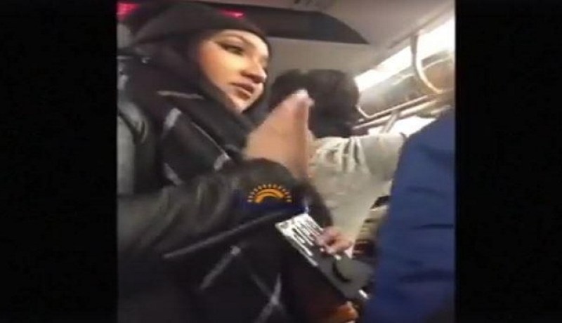بالفيديو.. هكذا دافعت امرأة عن زوجين مسلمين في مترو نيويورك