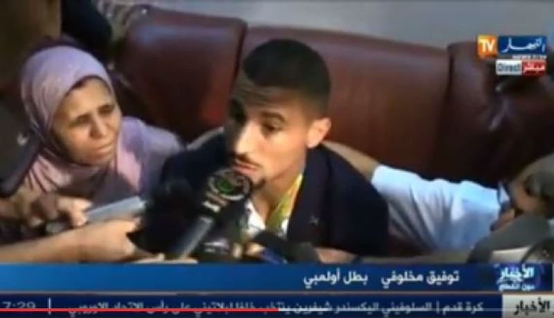 بالفيديو.. مخلوفي يصل إلى الجزائر ويحظى باستقبال مميز في مطار هواري بومدين
