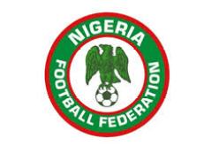 اعتقال رئيس الاتحاد النيجيري لكرة القدم بعد ساعات من تقديم استقالته