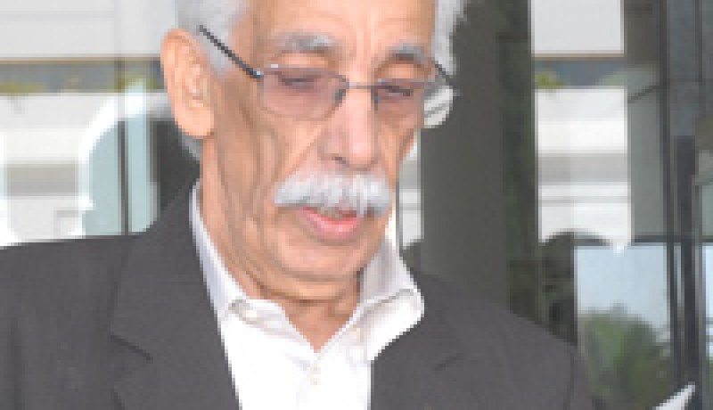 محمد بن قطاف وري الثرى بمقبرة العالية بحضور نخبة من الفنانين