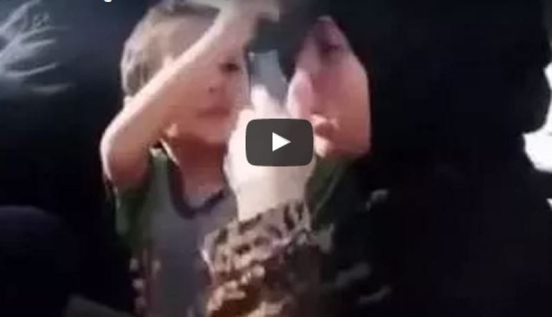 بالفيديو.. هربت من داعش وخلعت النقاب..شاهد ردة فعل ولدها