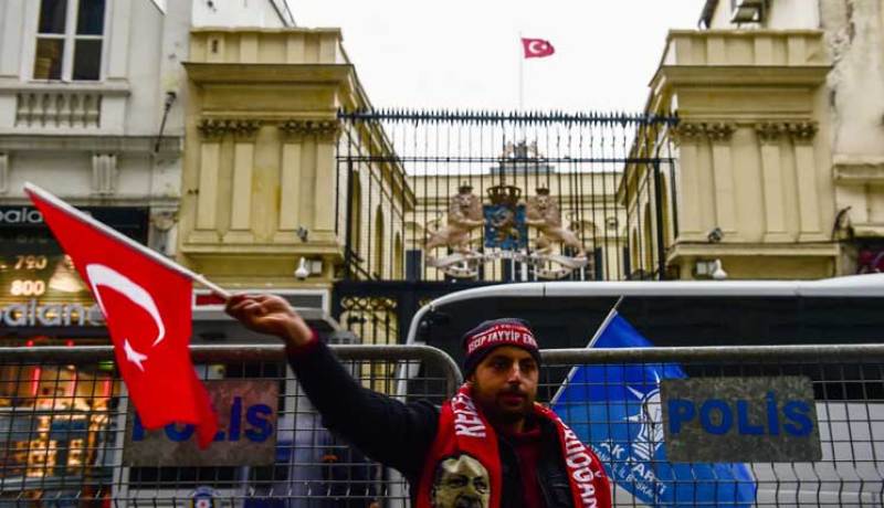 هولندا تدعو رعاياها في تركيا إلى التزام الحذر