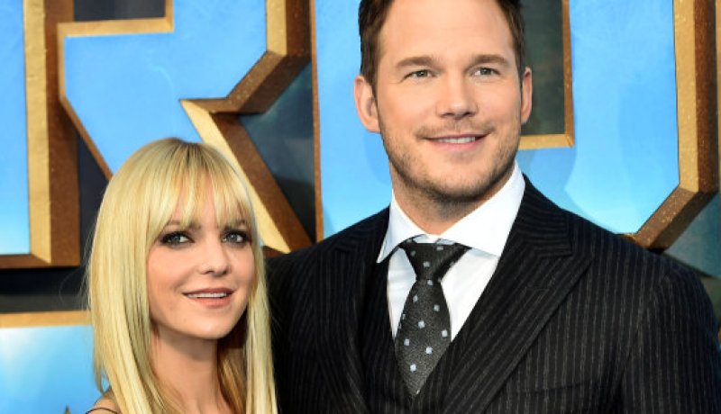 “كريس برات” ينفصل عن “وانا فاريس”