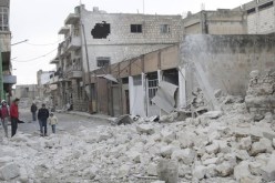 مقتل 20 شخصا في قصف جوي ومدفعي على منطقة إدلب بسوريا