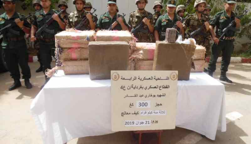 بالصور.. توقيف تاجري مخدرات وحجز 3 قناطير من الكيف بمتليلي في غرداية