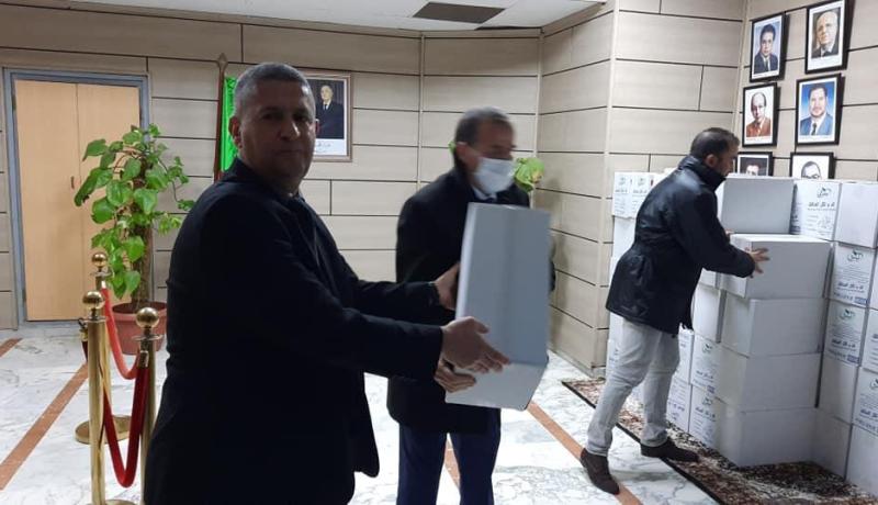 بالصور.. وزير التجارة يقف شخصيا على تحميل هبة من شركة “Lingettes Humides ” للصناعة