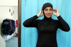 بلدية ثالثة في فرنسا تقرر حظر لباس البحر للمحجبات