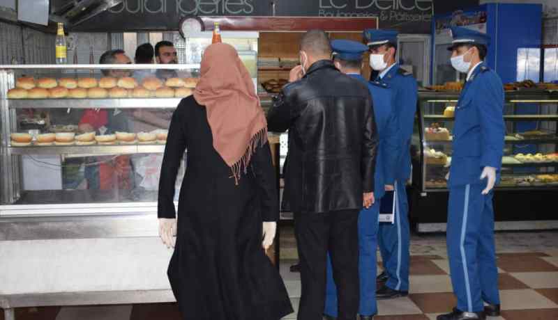 امن تيبازة في حملة مراقبة وتطبيق قرار غلق المحلات التجارية