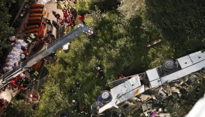 14 قتيلا  و20 جريحا في  حادث سقوط حافلة في وادي بالمكسيك