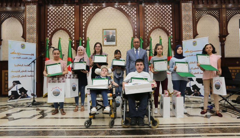 بالصور.. صيودة يكرم متفوقى الدراسة في العاصمة