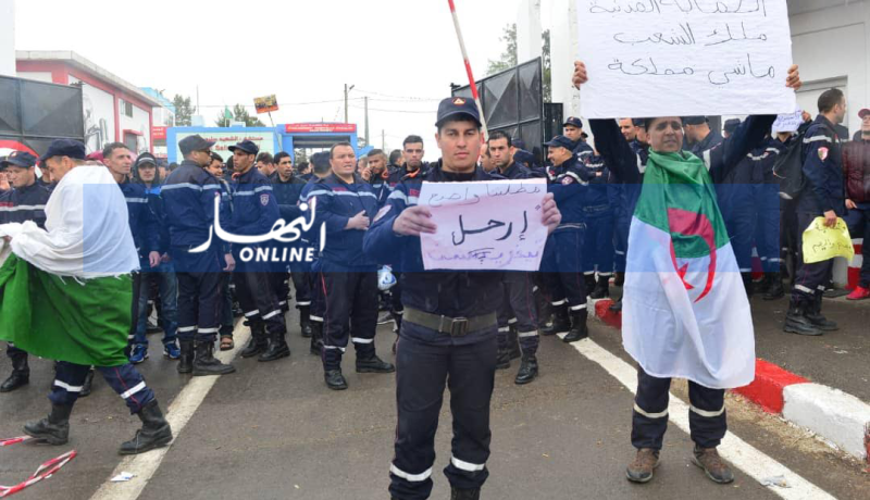 بالصور.. أعوان الحماية المدنية بالعاصمة يحتجون ويطالبون برحيل “تيغريستين”