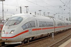 مصرع 3 أشخاص دهسهم قطار في بريطانيا