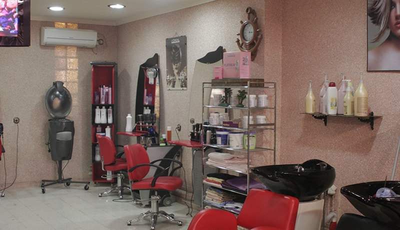 يا المشبّح من برّا واش حالك من داخل حال بزناسية المقص والسيشوار