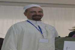 لا تعلمونا الإسلام وقبلت الوزيرة مسلم لكي لا أحرجها