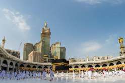 السعودية.. الإعلان عن خطة إعادة السماح بأداء العمرة تدريجياً