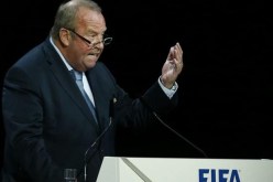 رئيس اللجنة الطبية للفيفا يحذر من عودة كرة القدم قبل شهر سبتمبر !