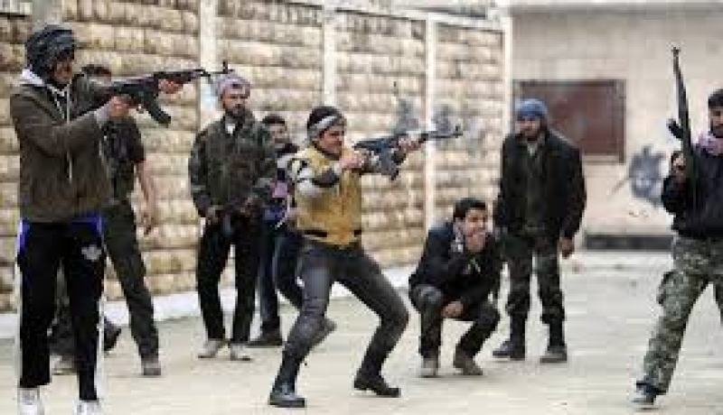 فرنسا تعتقل 8 أشخاص يشتبه في تجنيدهم جهاديين للقتال في سوريا