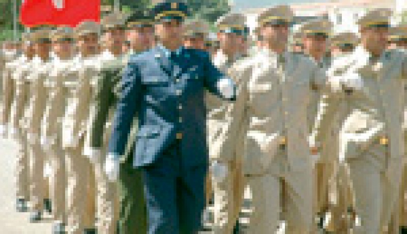 قائد القوات البرية يشرف على تخرج سبع دفعات بالمدرسة التطبيقية للمشاة بسيدي يحي بشرشال