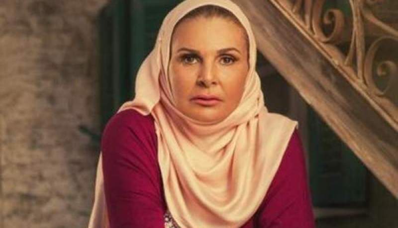 يسرا ترتدي الحجاب