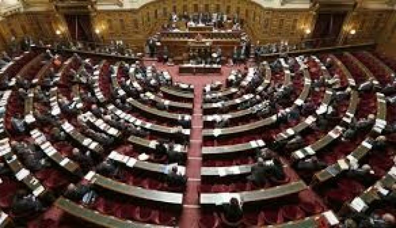 جزائريون يبحثون عن مقاعد في البرلمان الفرنسي