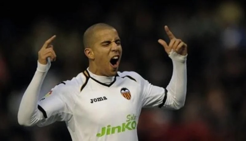 جماهير فالنسيا تطالب بتمديد عقد فيغولي ورفع راتبه