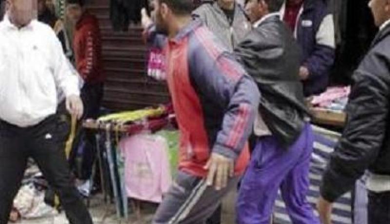 جرحى وتحطيم شاحنة بعد شجار بين عائلتين في سوق ببسكرة