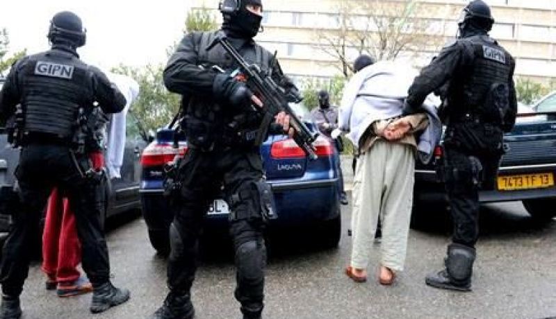 فرنسا تعتقل خمسة من الشيشان للإشتباه في اعدادهم هجوما