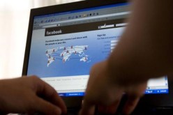 بالفيديو..هذاهو حكم من يتكلم مع فتاة عبر مواقع التواصل الإجتماعي