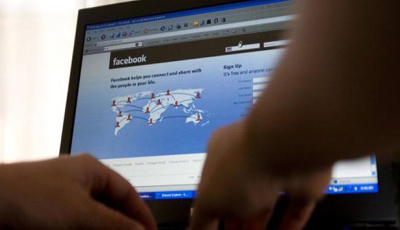 بالفيديو..هذاهو حكم من يتكلم مع فتاة عبر مواقع التواصل الإجتماعي