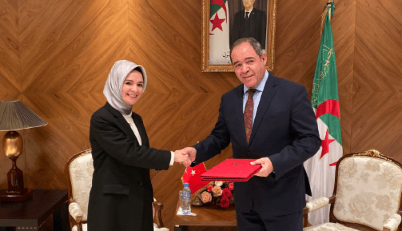 ماهينور أوزدمير كوكطاش تقدم اوراق إعتمادها كسفيرة لتركيا بالجزائر