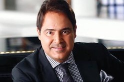 عاصي الحلاني في صورة سيلفي مع ركاب طائرته المتوجهة إلى شرم الشيخ