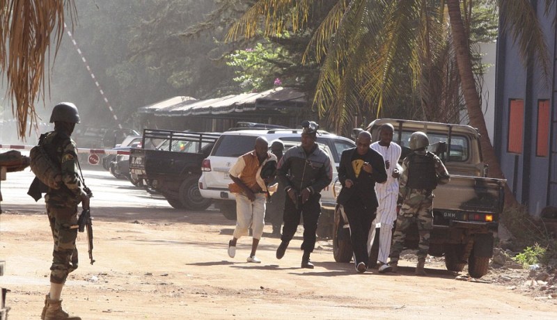 المرابطون تتبنى مقتل واحتجاز رهائن داخل فندق بالعاصمة المالية باماكو