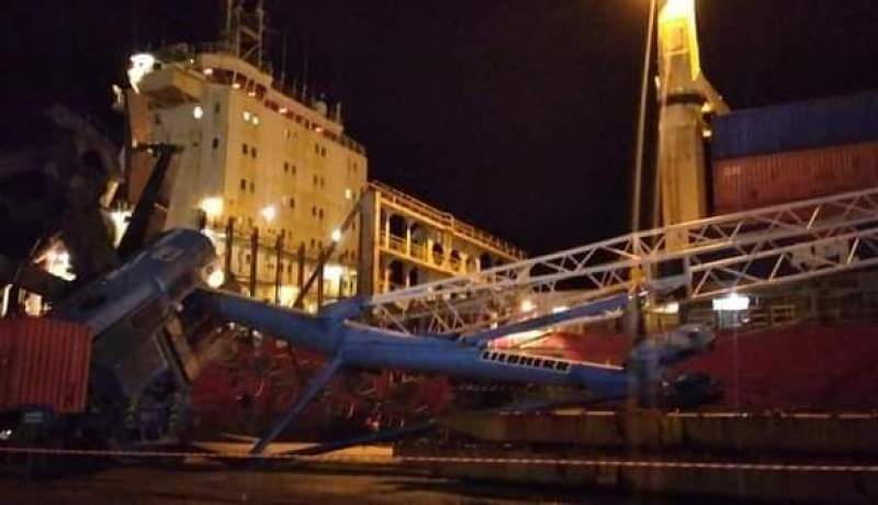 إصابة شخصين في اصطدام 3 سفن تجارية وسقوط رافعة بميناء بجاية