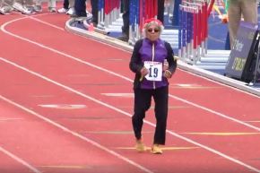 بالفيديو مسنّة تبلغ 100سنة تحقّق رقما قياسيا في سباق الجري