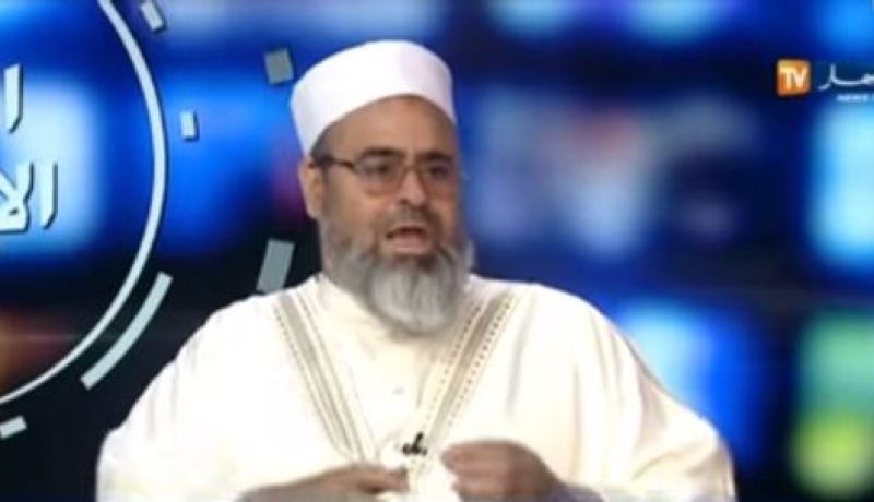 لا يجوز إتباع أي دولة من الدول التي تعلن الإفطار يوم الجمعة