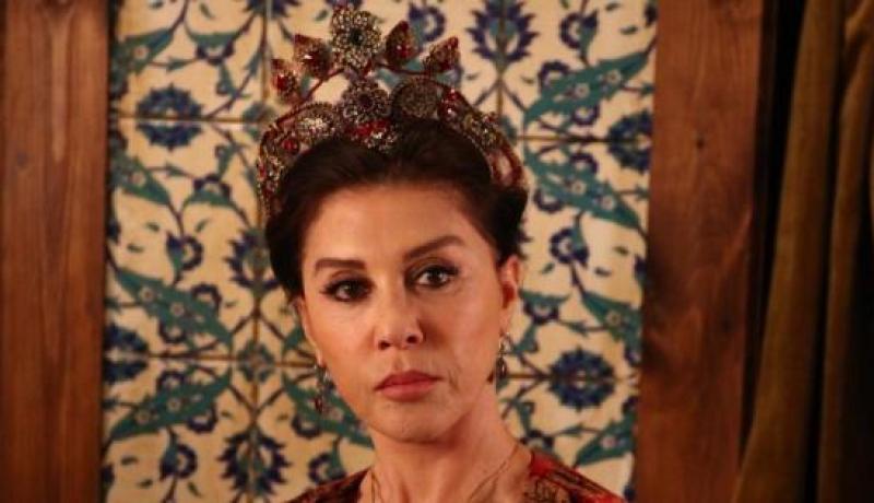 التركية نبهات جهري المشهورة بالسلطانة الأم تعلن إعتزالها