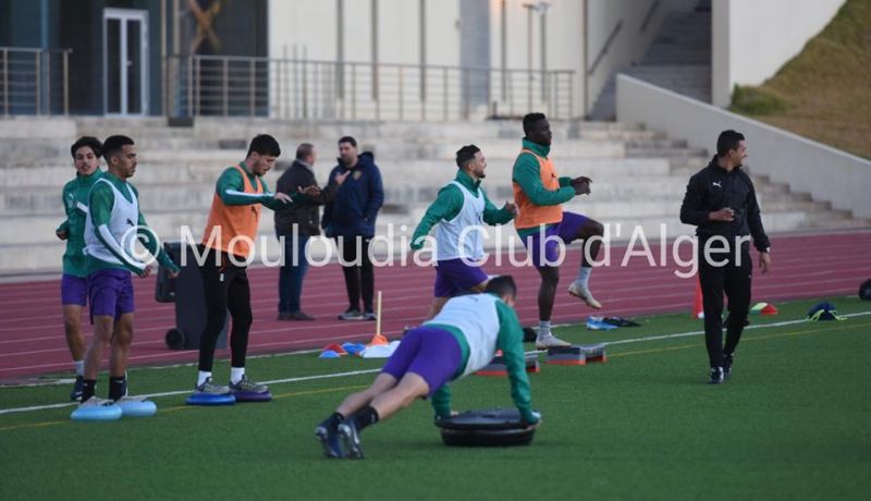 بالصور.. العميد يستأنف التدريبات بعين البنيان