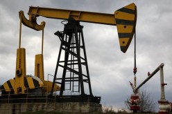 أسعار النفط تنخفض إلى 74 دولارا للبرميل