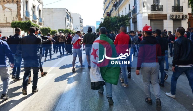 مئات آلاف الجزائريين يرفضون العهدة الخامسة في 48 ولاية