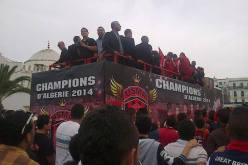 فريق اتحاد العاصمة يحتفل بالتتويج بلقب البطولة على الطريقة الأروبية